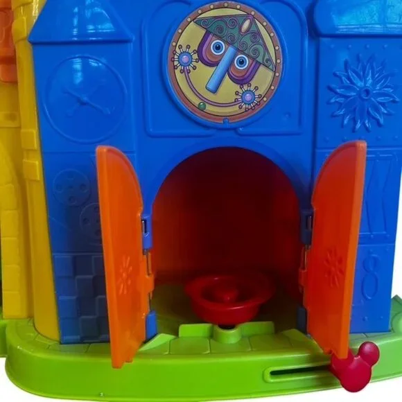 Fisher Price Little People Magic of Disney Day at Disney Castle Playset - Picture 8 of 9